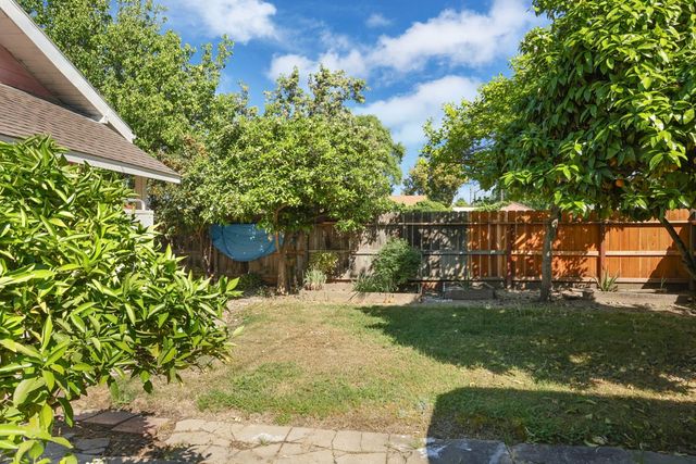 64 E Noble St, Stockton, CA 95204