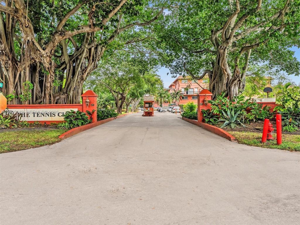 620 Tennis Club Dr 306, Fort Lauderdale, FL 33311