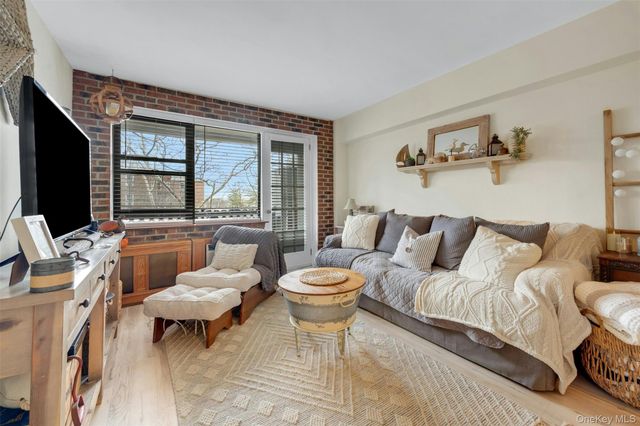 620 Pelham Road 4H, New Rochelle, NY 10805