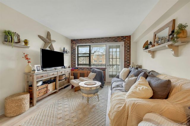 620 Pelham Road 4H, New Rochelle, NY 10805