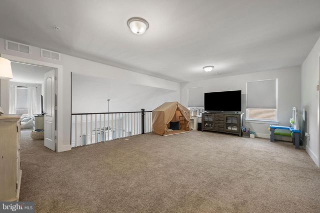 2843 TOWN VIEW CIR, New Windsor, MD 21776