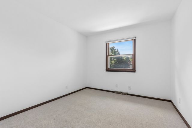 5017 Kenneth Drive, Crystal Lake, IL 60014