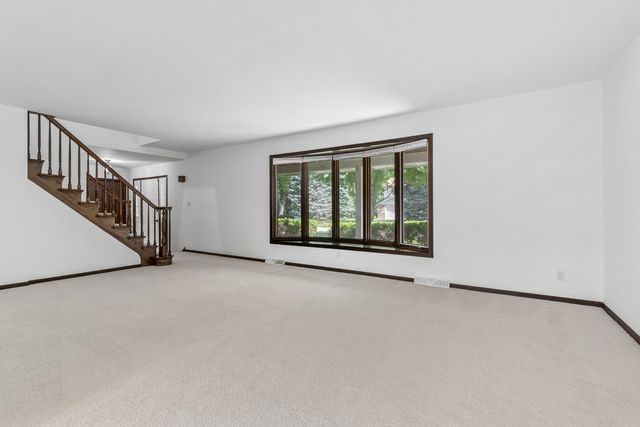 5017 Kenneth Drive, Crystal Lake, IL 60014