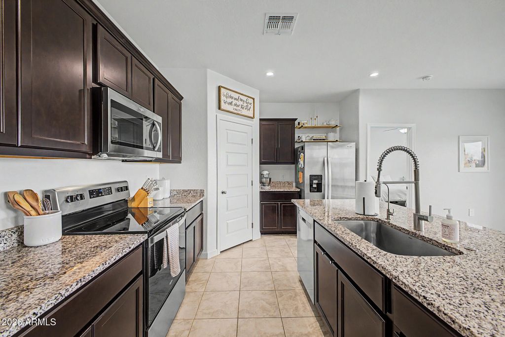2703 W SEAVER Avenue, Apache Junction, AZ 85120 — photo 4