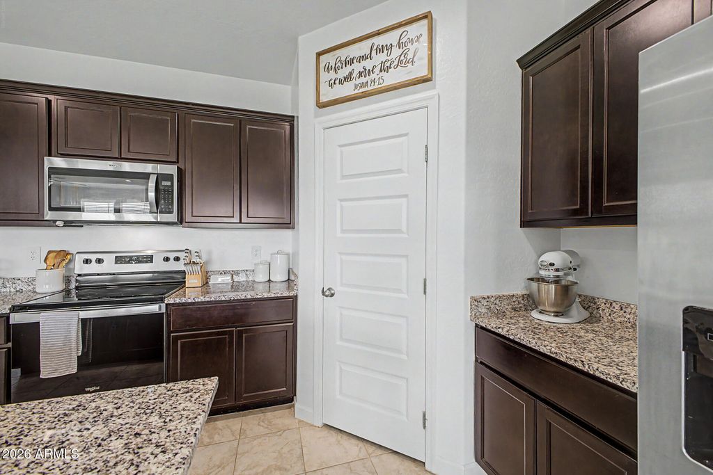 2703 W SEAVER Avenue, Apache Junction, AZ 85120 — photo 5