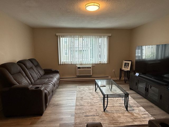 56 Seymour St 5, Boston, MA 02131
