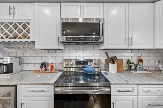 59 Bratt Lane, West Warwick, RI 02893