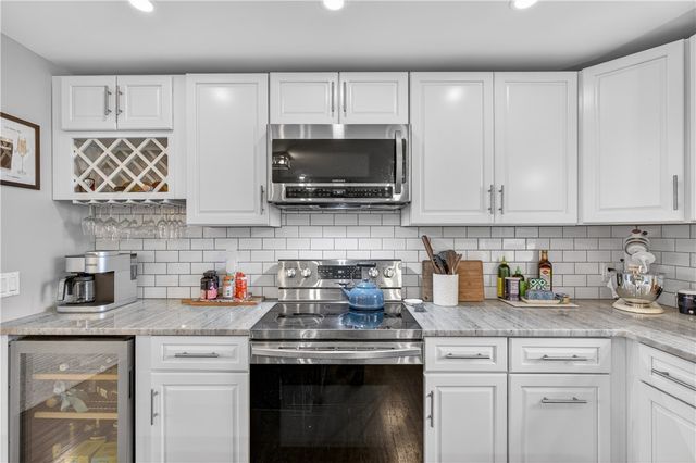 59 Bratt Lane, West Warwick, RI 02893