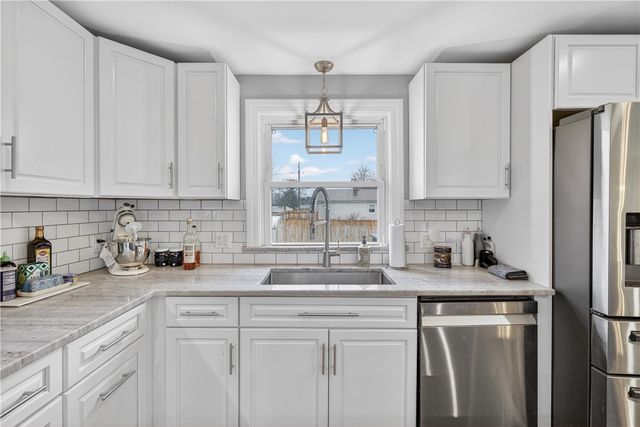 59 Bratt Lane, West Warwick, RI 02893