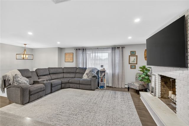 59 Bratt Lane, West Warwick, RI 02893