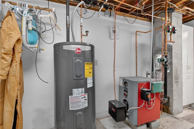 59 Bratt Lane, West Warwick, RI 02893