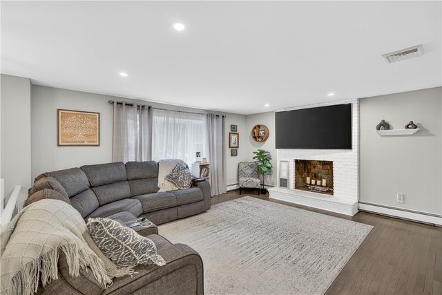 59 Bratt Lane, West Warwick, RI 02893