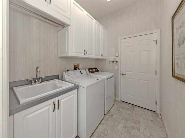 417 WELLINGTON COURT, Venice, FL 34292