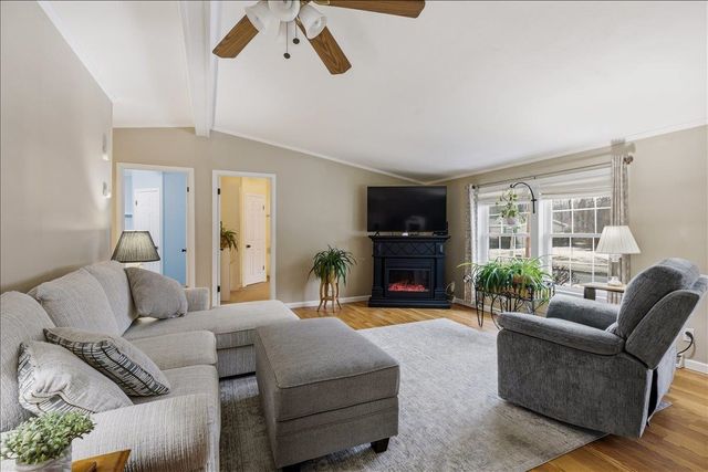 100 Stacey Drive, Hopkinton, NH 03229