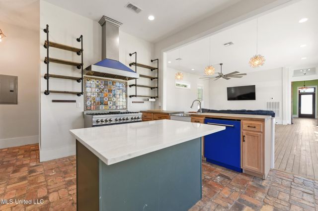 206 Main Street, Bay Saint Louis, MS 39520