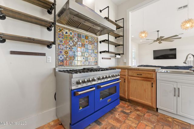 206 Main Street, Bay Saint Louis, MS 39520