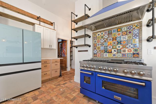 206 Main Street, Bay Saint Louis, MS 39520