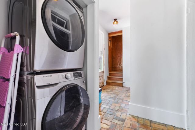 206 Main Street, Bay Saint Louis, MS 39520