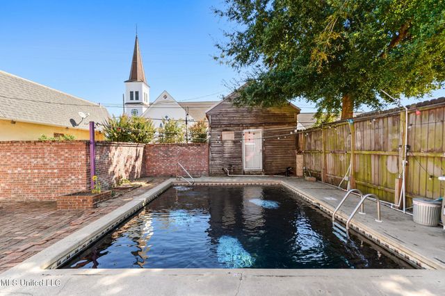 206 Main Street, Bay Saint Louis, MS 39520