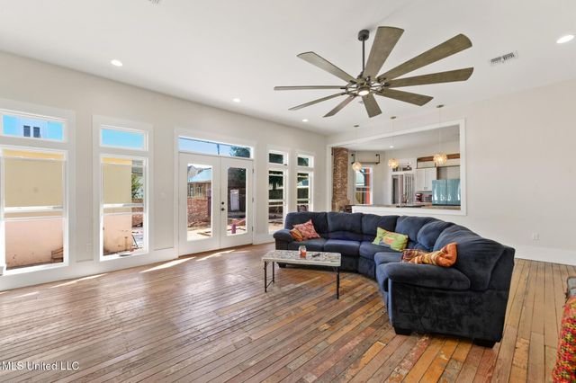 206 Main Street, Bay Saint Louis, MS 39520