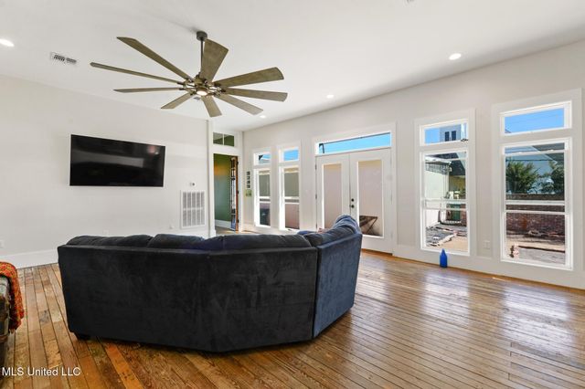 206 Main Street, Bay Saint Louis, MS 39520