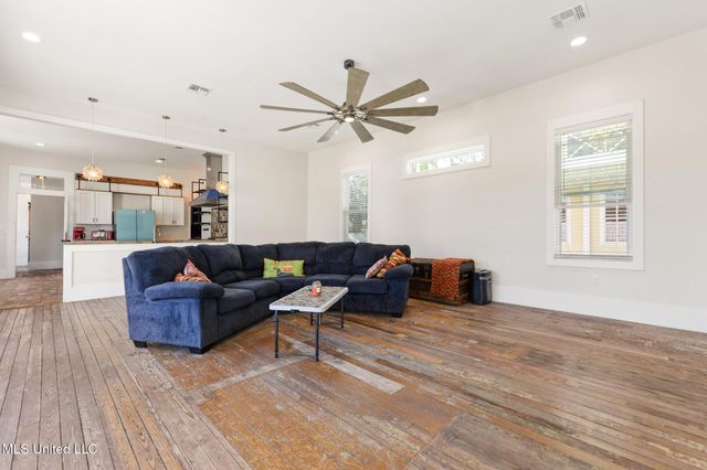 206 Main Street, Bay Saint Louis, MS 39520