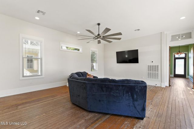 206 Main Street, Bay Saint Louis, MS 39520