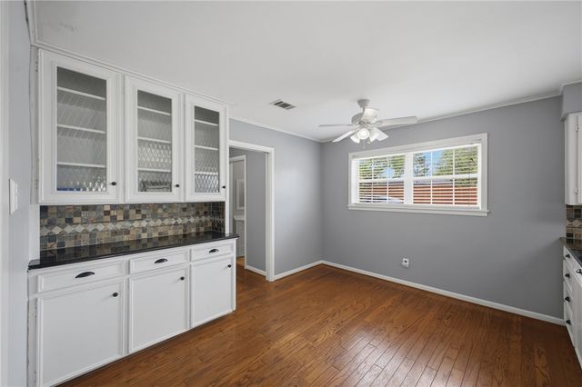 2104 Carter Creek Parkway, Bryan, TX 77802