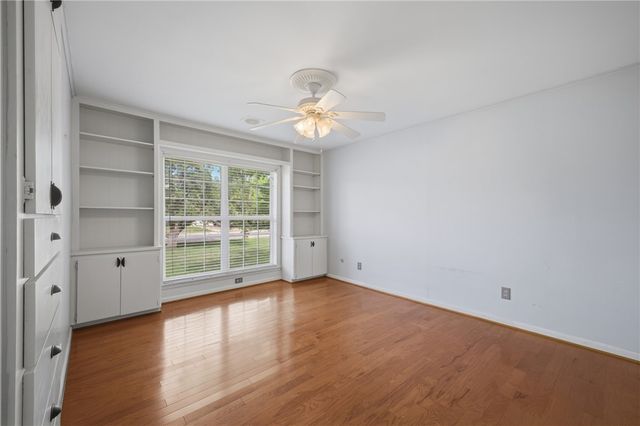 2104 Carter Creek Parkway, Bryan, TX 77802