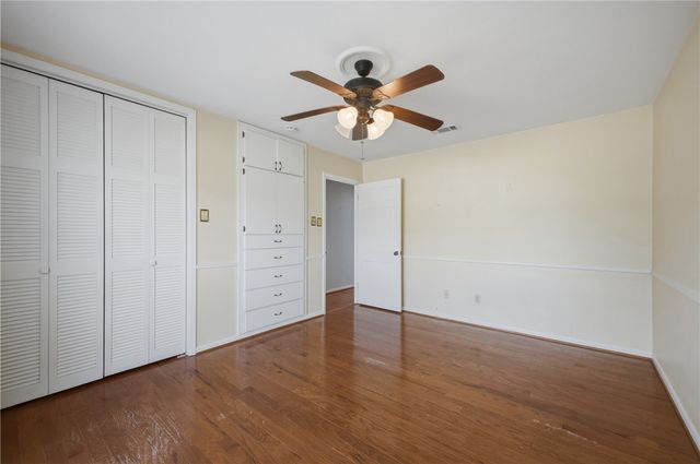 2104 Carter Creek Parkway, Bryan, TX 77802