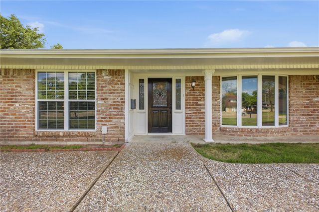 2104 Carter Creek Parkway, Bryan, TX 77802