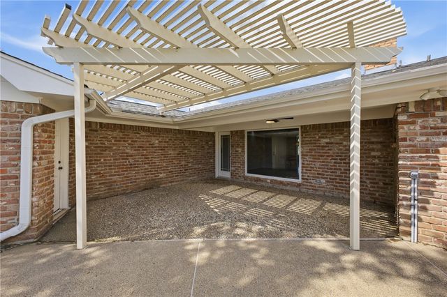 2104 Carter Creek Parkway, Bryan, TX 77802