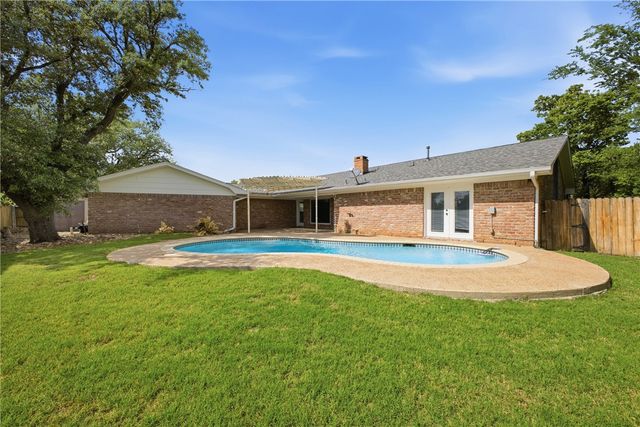 2104 Carter Creek Parkway, Bryan, TX 77802