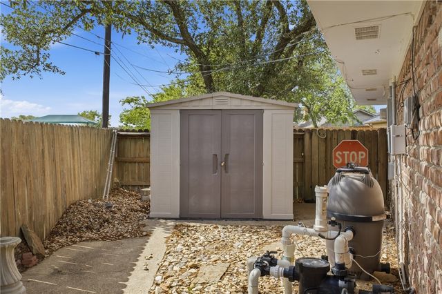 2104 Carter Creek Parkway, Bryan, TX 77802