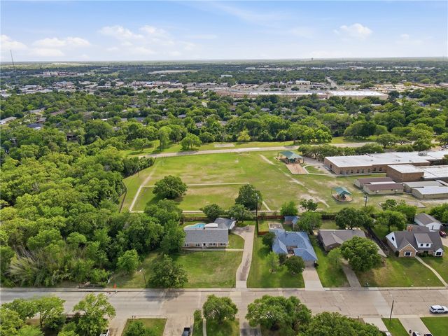 2104 Carter Creek Parkway, Bryan, TX 77802