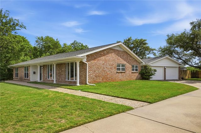 2104 Carter Creek Parkway, Bryan, TX 77802