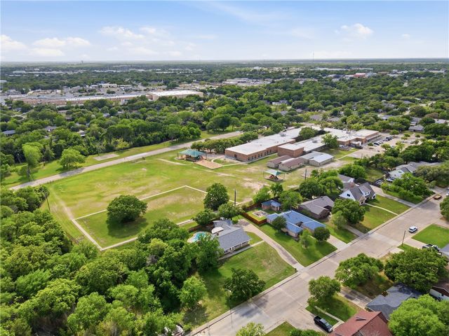 2104 Carter Creek Parkway, Bryan, TX 77802