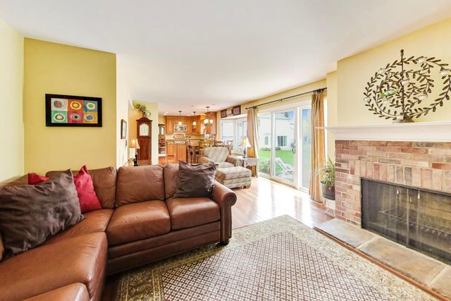 879 Saybrook Lane, Buffalo Grove, IL 60089