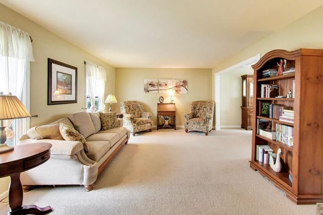 879 Saybrook Lane, Buffalo Grove, IL 60089