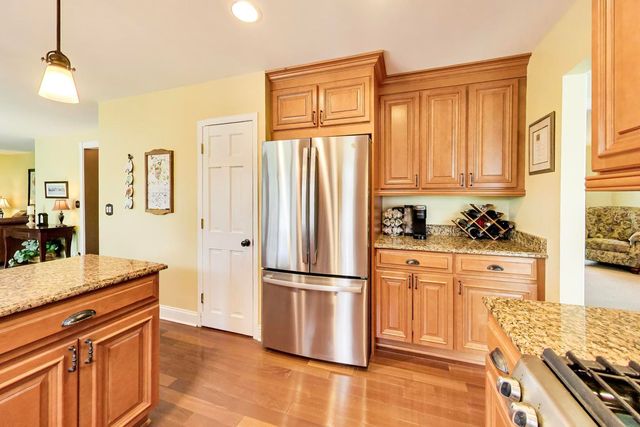 879 Saybrook Lane, Buffalo Grove, IL 60089