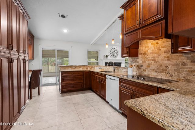 8066 INTERNATIONAL VILLAGE Drive, Jacksonville, FL 32277
