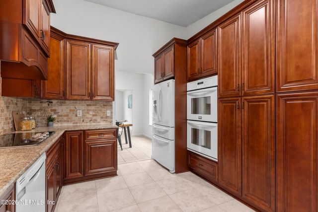 8066 INTERNATIONAL VILLAGE Drive, Jacksonville, FL 32277