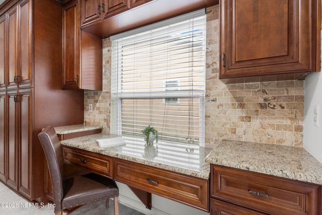8066 INTERNATIONAL VILLAGE Drive, Jacksonville, FL 32277