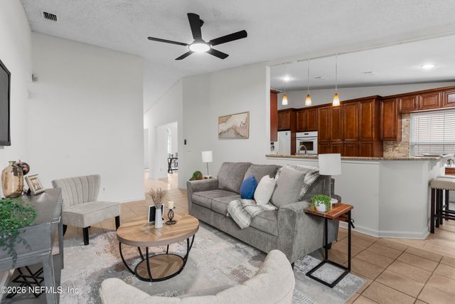8066 INTERNATIONAL VILLAGE Drive, Jacksonville, FL 32277