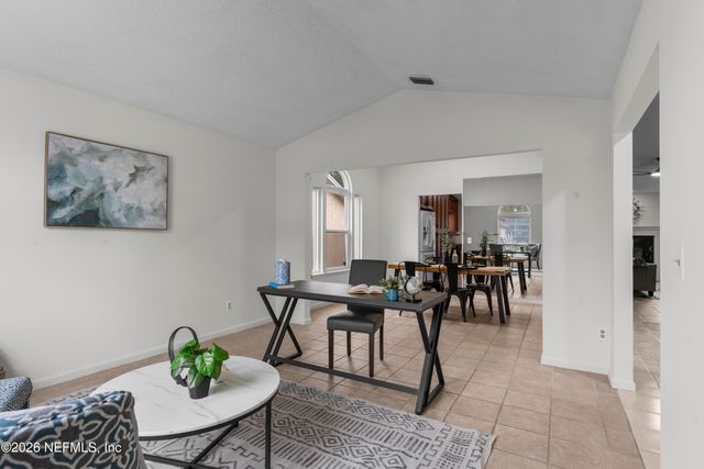 8066 INTERNATIONAL VILLAGE Drive, Jacksonville, FL 32277