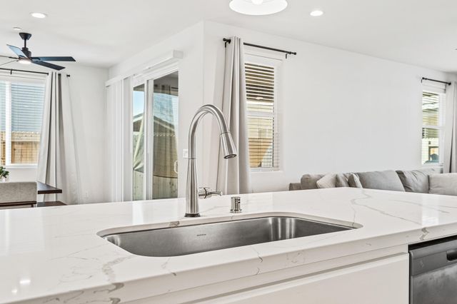 3012 Sand Hills Avenue, Tulare, CA 93274