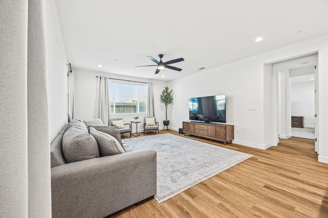 3012 Sand Hills Avenue, Tulare, CA 93274