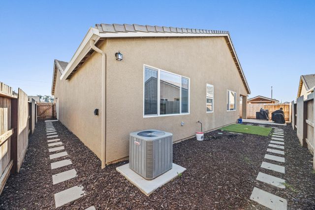 3012 Sand Hills Avenue, Tulare, CA 93274
