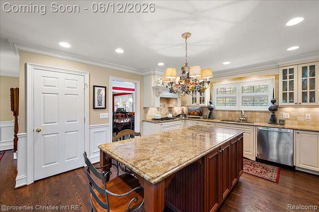 135 Clifton Road, Bloomfield Hills, MI 48301
