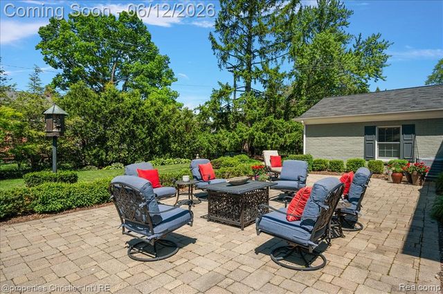135 Clifton Road, Bloomfield Hills, MI 48301
